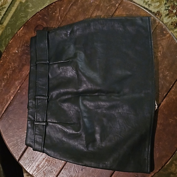 Faux leather biker skirt - Picture 4 of 5